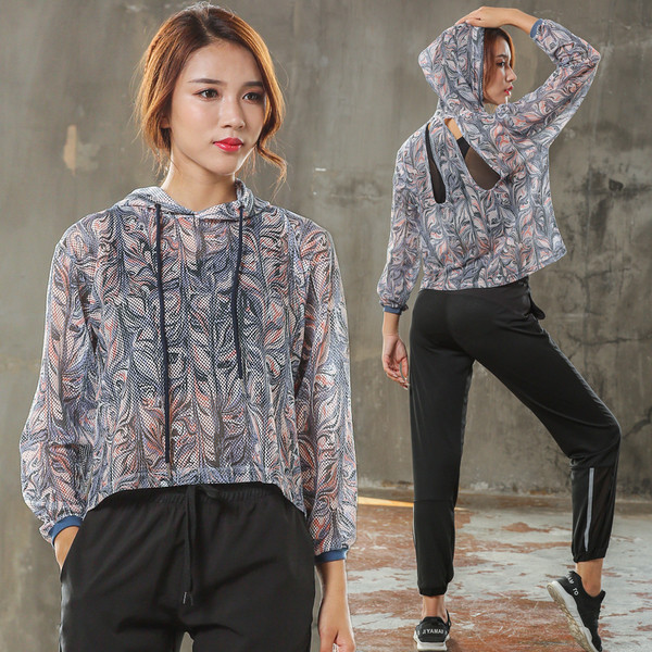 Îmbrăcăminte sport pentru yoga în două și trei părți - bluză cu glugă, bustieră și jambiere