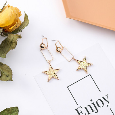 Női fülbevaló akasztós elemmel, két színben