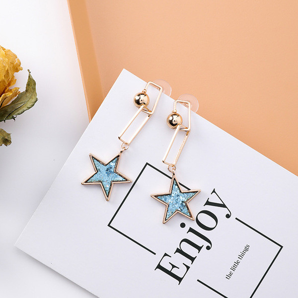 Női fülbevaló akasztós elemmel, két színben