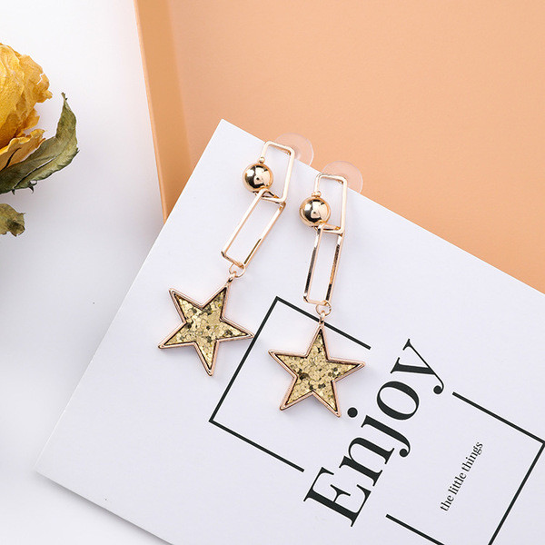 Női fülbevaló akasztós elemmel, két színben