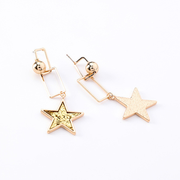 Női fülbevaló akasztós elemmel, két színben