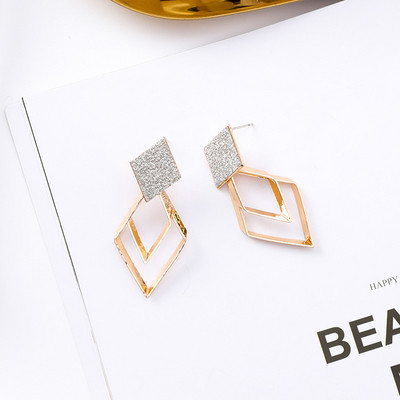 Női alkalmi fülbevaló arany színben