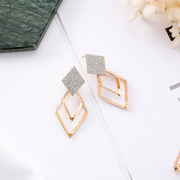 Női alkalmi fülbevaló arany színben