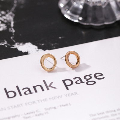 Cercei de dama in culoare aurie - diferite modele