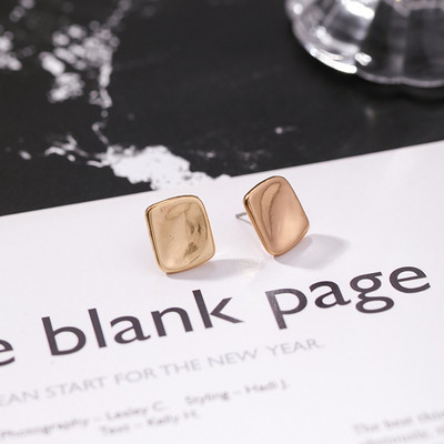 Cercei de dama in culoare aurie - diferite modele