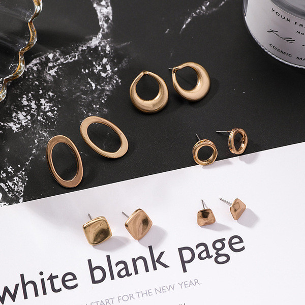 Cercei de dama in culoare aurie - diferite modele