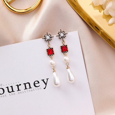 Дамски обеци с камъни и перли