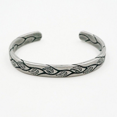 Férfi karkötő ezüst színben