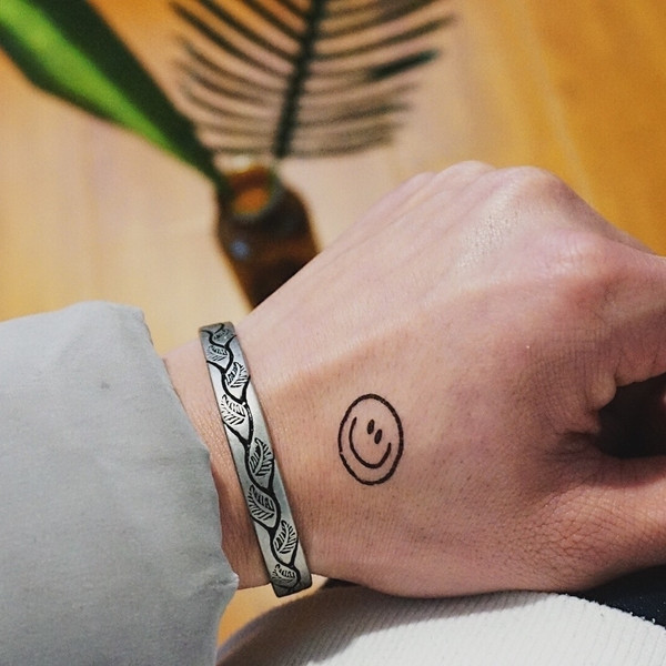 Férfi karkötő ezüst színben