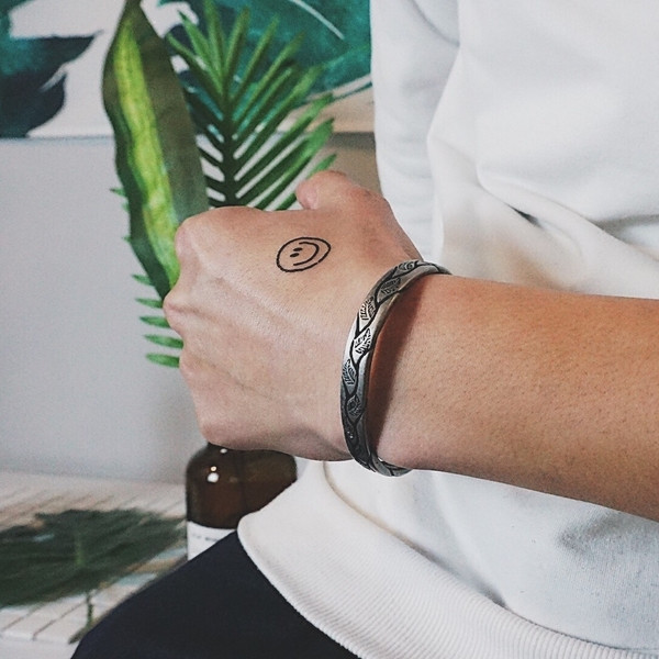 Férfi karkötő ezüst színben