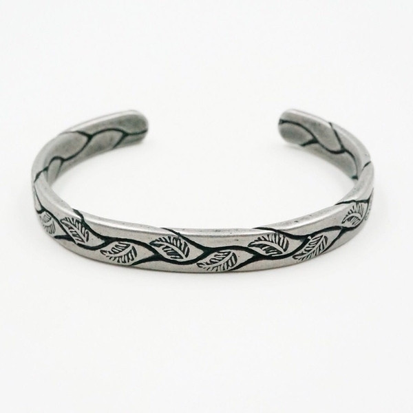 Férfi karkötő ezüst színben