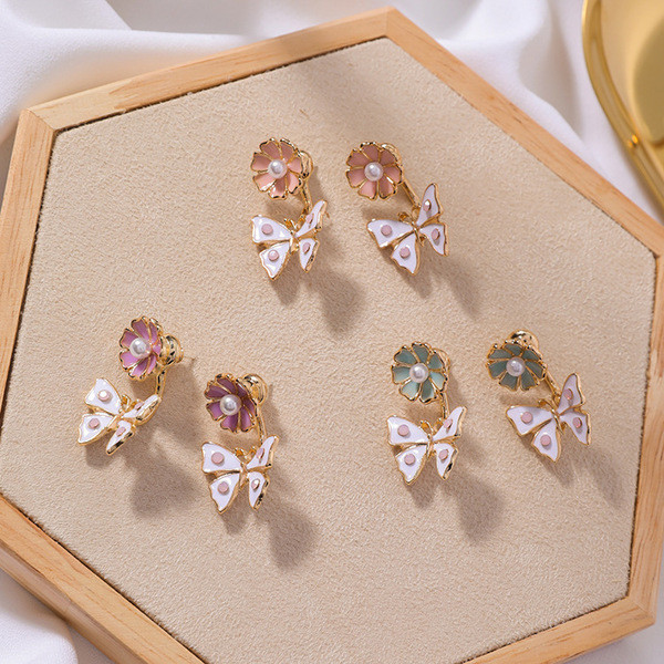 Cercei de dama cu elemente florale in mai multe culori