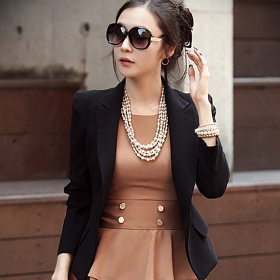 Дамско стилно сако в черен цвят с имитация джобове