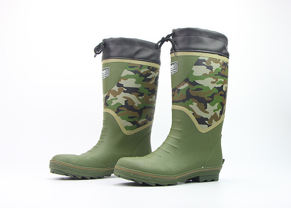 Horgászatra alkalmas vízálló férfi csizma két színben