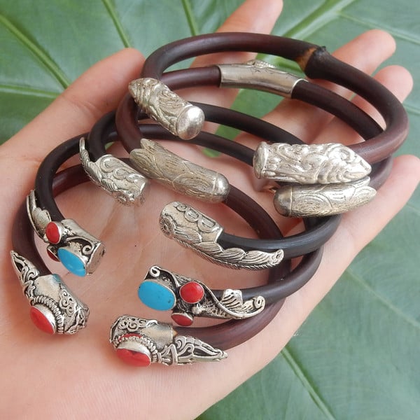 Alkalmi karkötő férfiak és nők számára