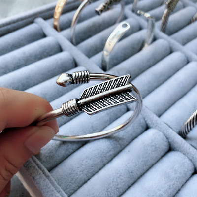 Férfi karkötő többféle modellben