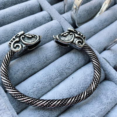 Férfi karkötő többféle modellben