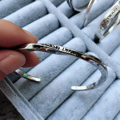 Férfi karkötő többféle modellben