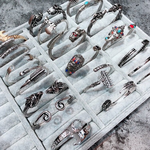 Férfi karkötő többféle modellben