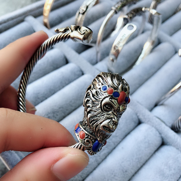 Férfi karkötő többféle modellben