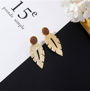 Arany színű női fülbevaló