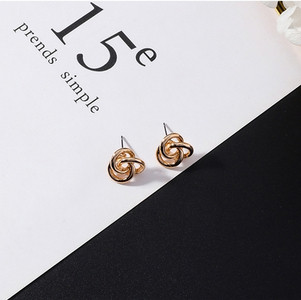 Arany színű női fülbevaló