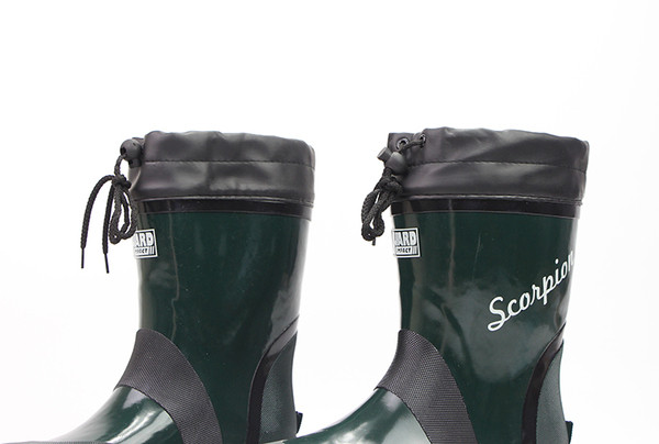 Légáteresztő férfi horgászcsizma több színben