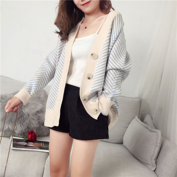 Дамска жилетка широк модел с копчета