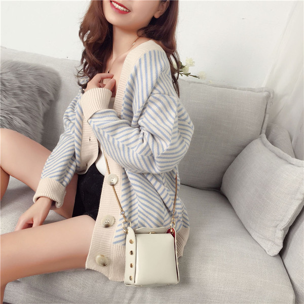 Дамска жилетка широк модел с копчета