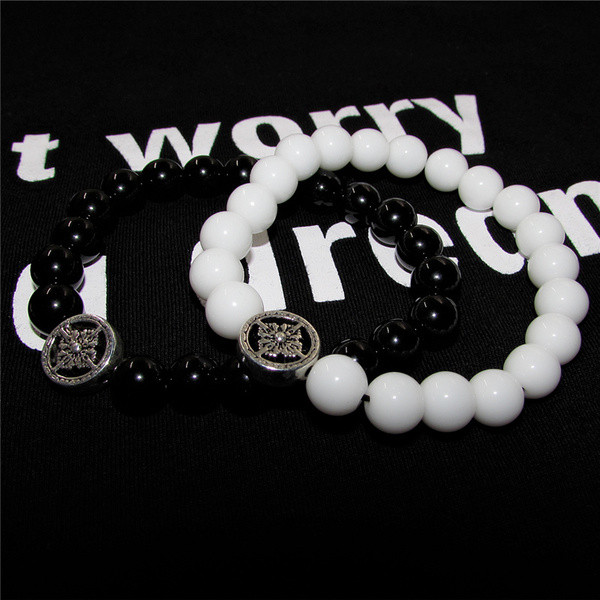 Bratara barbateasca cu margele in doua culori