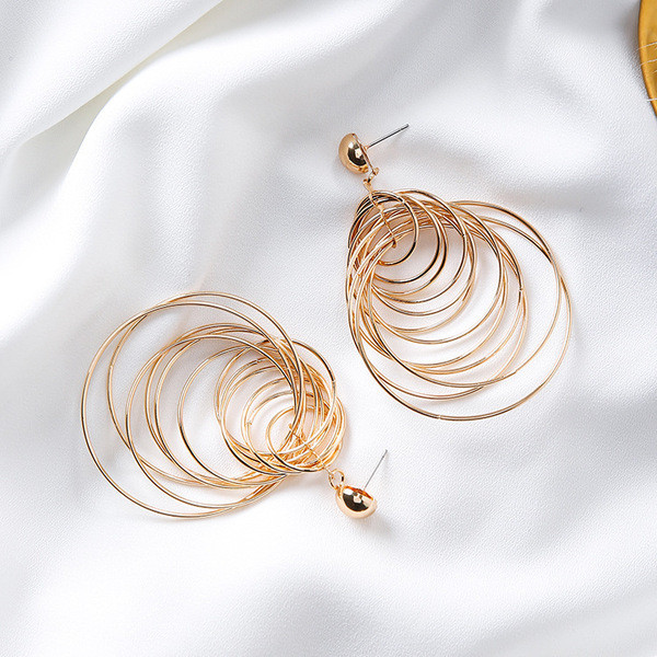 Cercei casual dama cu pandantive de culoare aurie