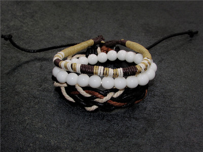 Modern férfi karkötő