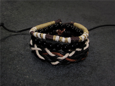 Modern férfi karkötő