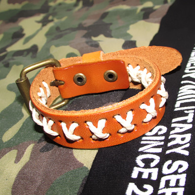 Мъжка гривна в няколко различни цвята