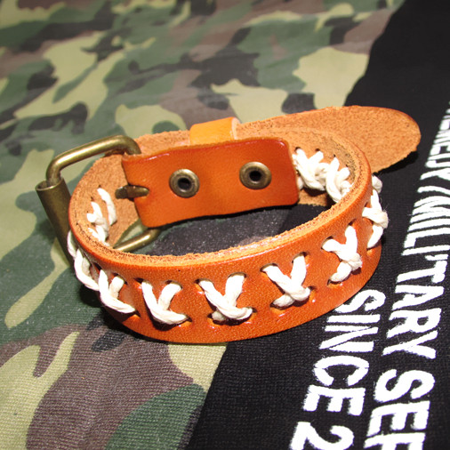 Мъжка гривна в няколко различни цвята