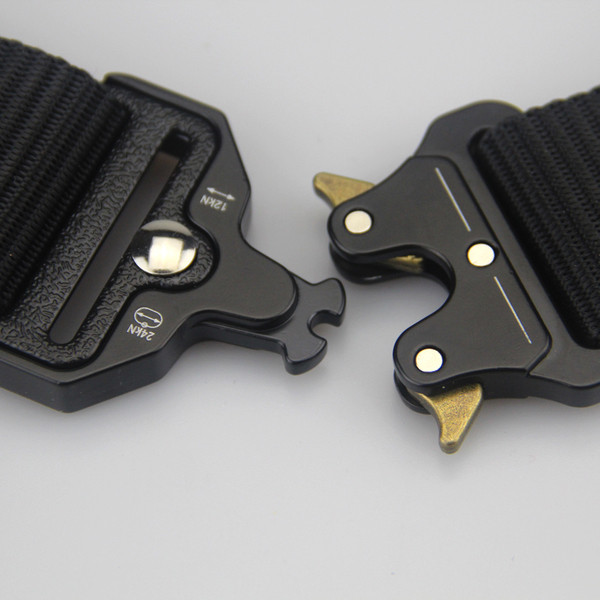 Modern férfi öv több színben