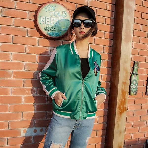 Модерно дамско яке с бродерия в два цвята