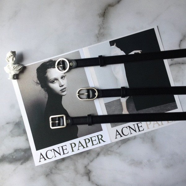 Curea subțire retro de culoare neagră potrivită pentru bărbați și femei