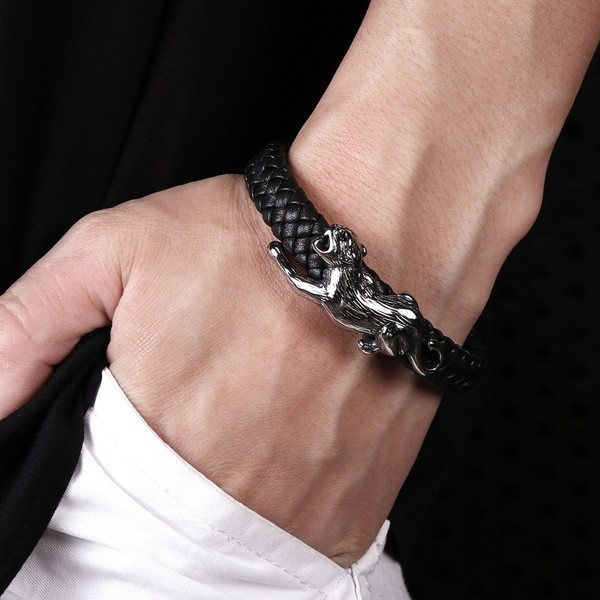 Férfi bőr karkötő fekete színben