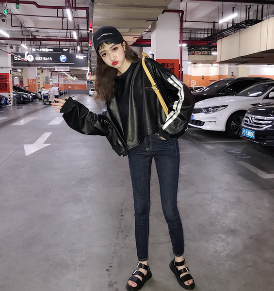 Bluza sport dama din piele ecologica de culoare neagra cu bordura