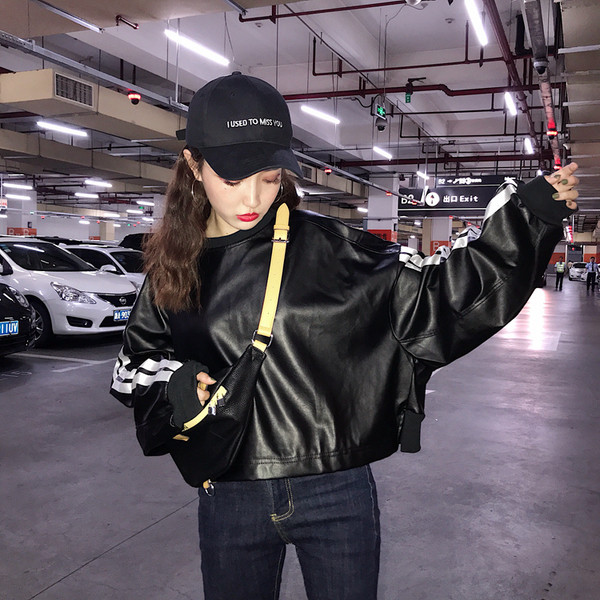 Bluza sport dama din piele ecologica de culoare neagra cu bordura