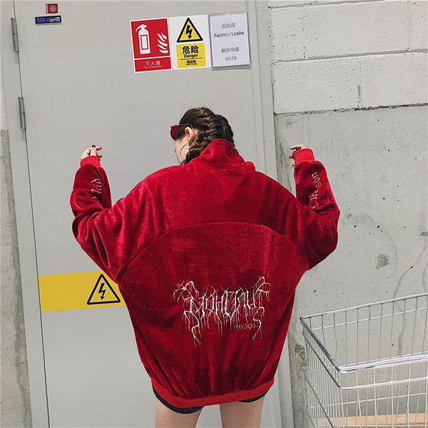 Μοντέρνο γυναικείο φούτερ με κεντήματα και επιγραφή σε δύο χρώματα