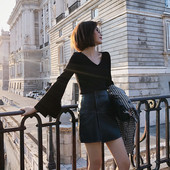 Sima modell női blúz V-nyakú, széles ujjú fehér és fekete színben