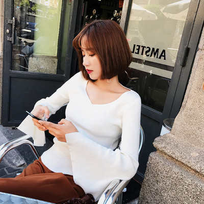 Sima modell női blúz V-nyakú, széles ujjú fehér és fekete színben