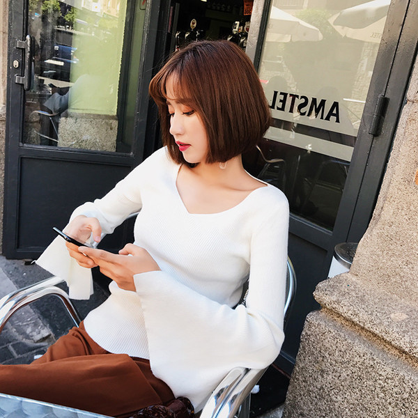 Sima modell női blúz V-nyakú, széles ujjú fehér és fekete színben