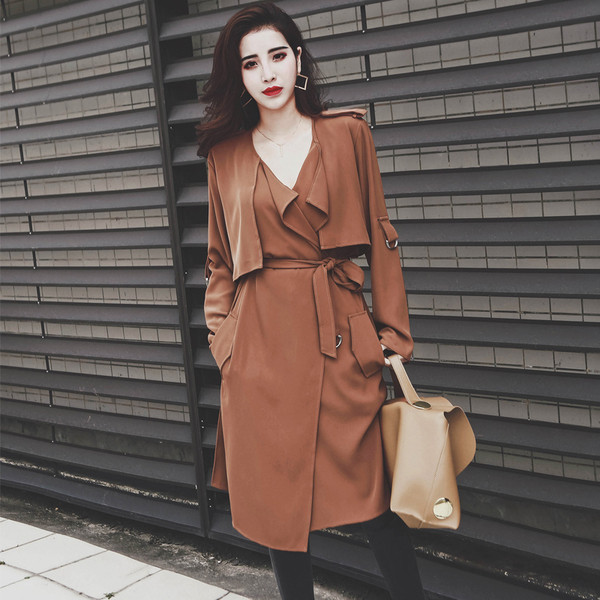 Дамско стилно палто с колан около талията