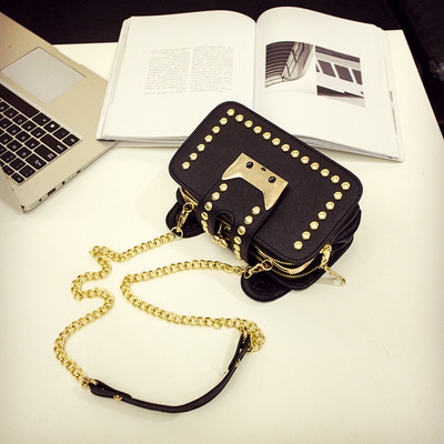 Modern női táska fém csattal, hosszú füllel több színben