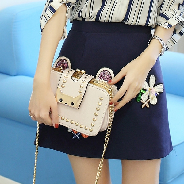 Modern női táska fém csattal, hosszú füllel több színben