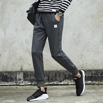 Sima férfi öltöny két színben, gumírozott derékkal