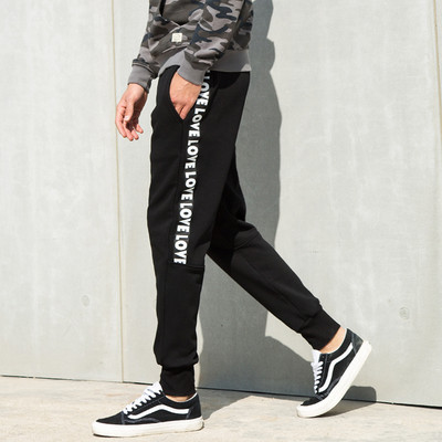 Férfi széles mintás nadrág felirattal és nyomattal több modellben